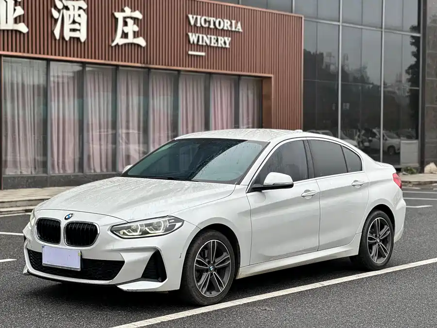 BMW 1 Series 2023 Бензин