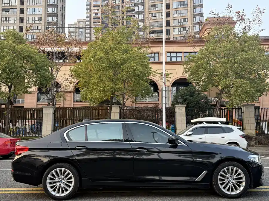 BMW 5 Series 2018 Бензин