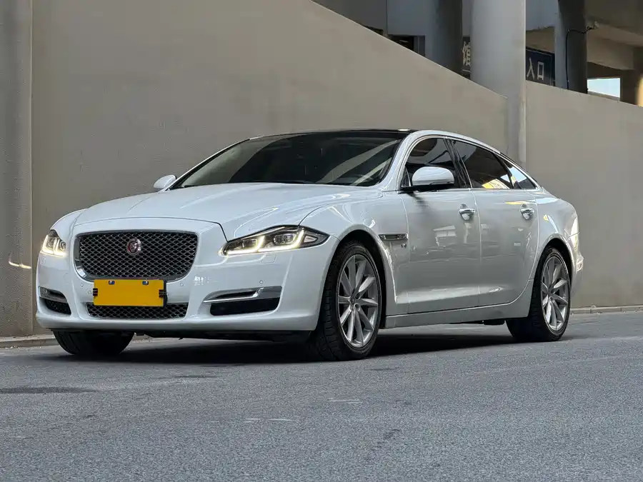 Jaguar XJ 2016 Бензин