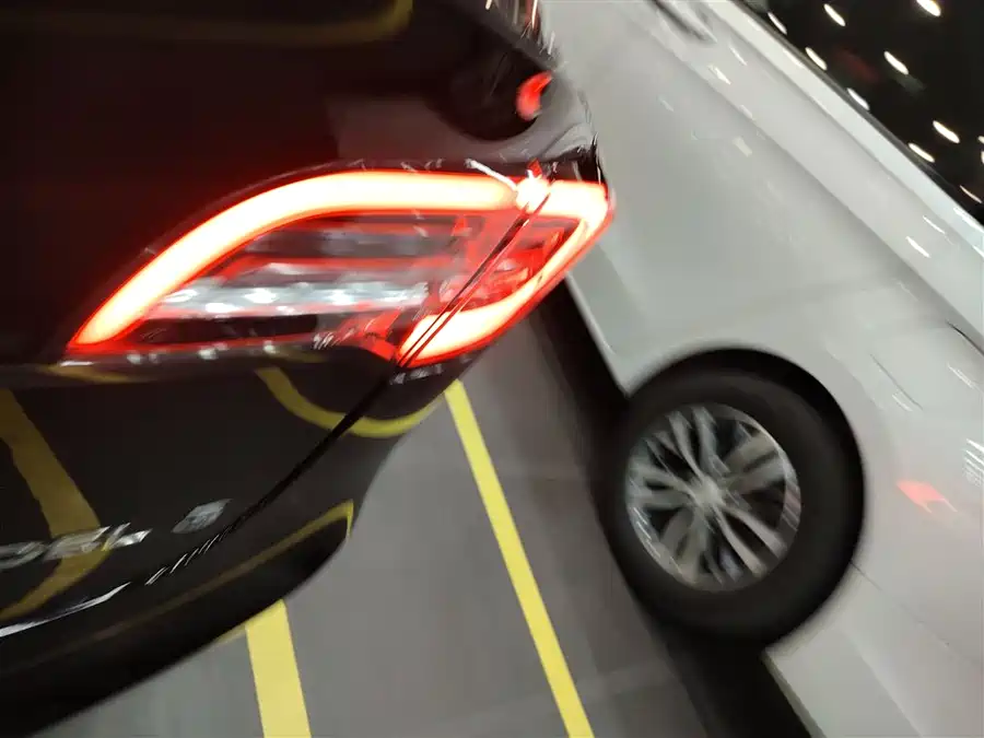 Tesla Model 3 2021 Электрический