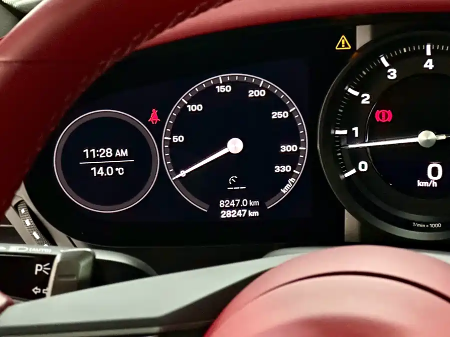 Porsche 911 2023 Бензин