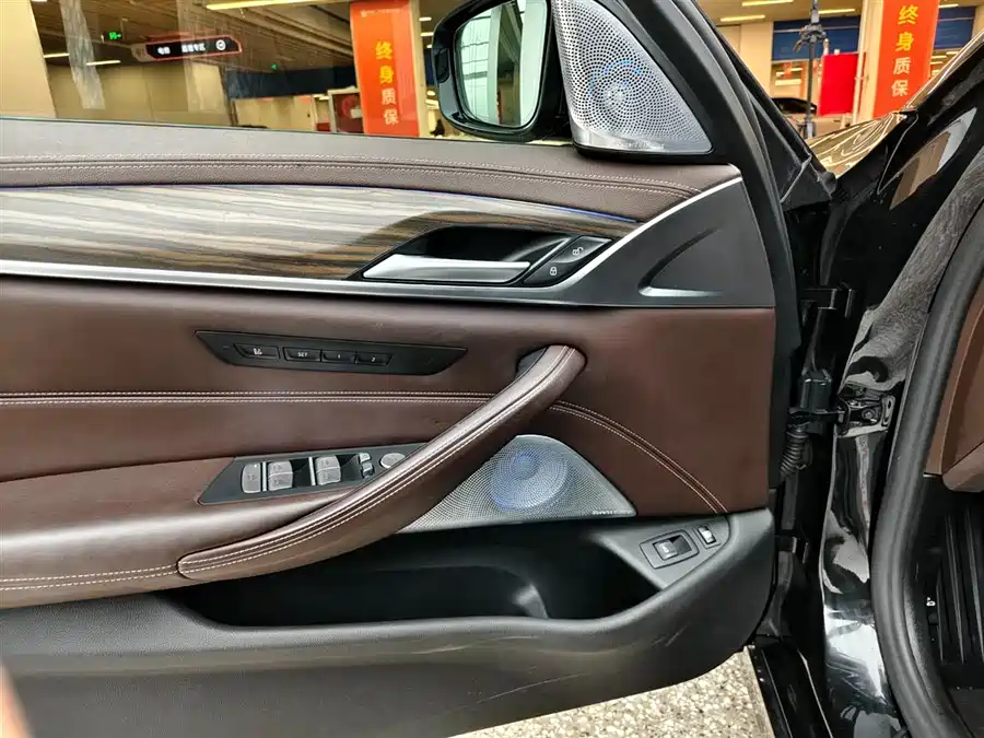 BMW 5 Series EV 2020 Подключаемый гибрид